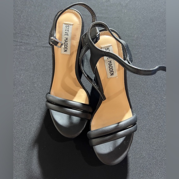 Steve Madden platform heels! - Picture 2 of 3